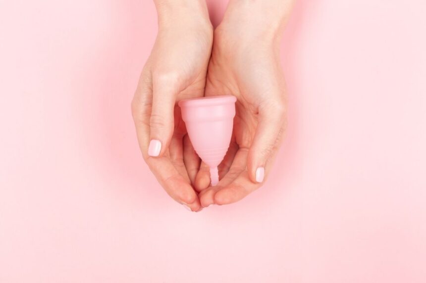Pembe bir menstrual kap